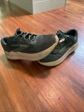Brooks Men's Ghost Max 2 Shoes in Green and Tan